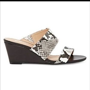 CL NWT snakeskin/black wedges